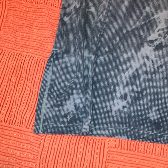 Heatgear Under Armour Black and Blue Tank Top - Picture 7 of 11